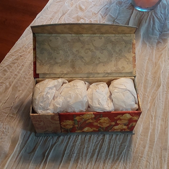 🌺 Set of 8 Silver Toned Metal Napkin Rings - Picture 2 of 12